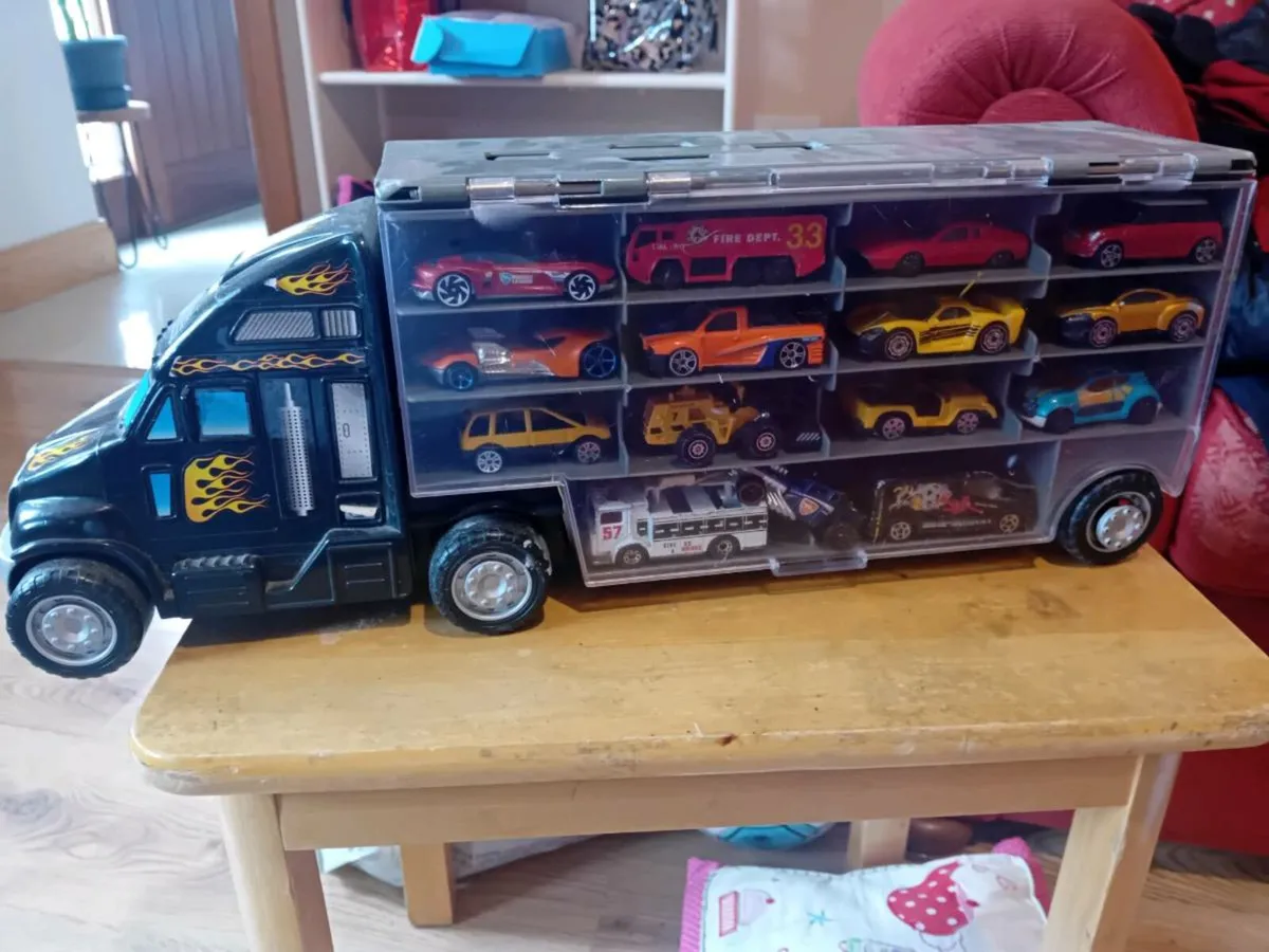 Toy lorry with dinky cars - Image 2