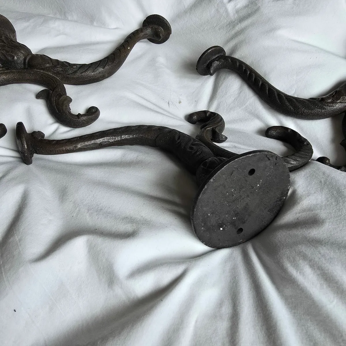 3 Vintage Cast Iron Shelf Brackets/Coat Hooks - Image 2