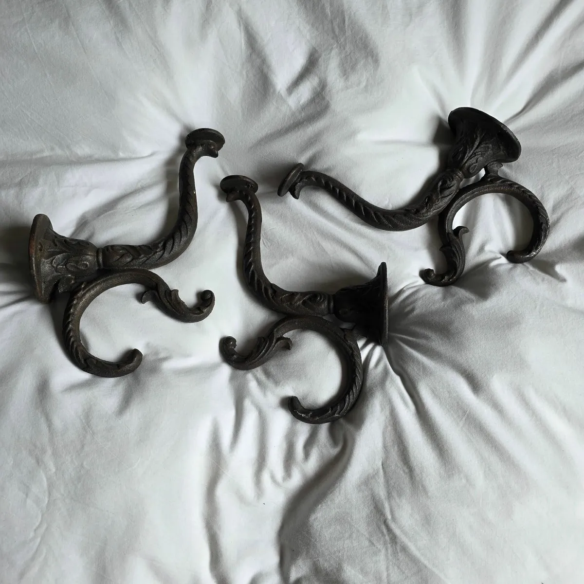 3 Vintage Cast Iron Shelf Brackets/Coat Hooks - Image 3