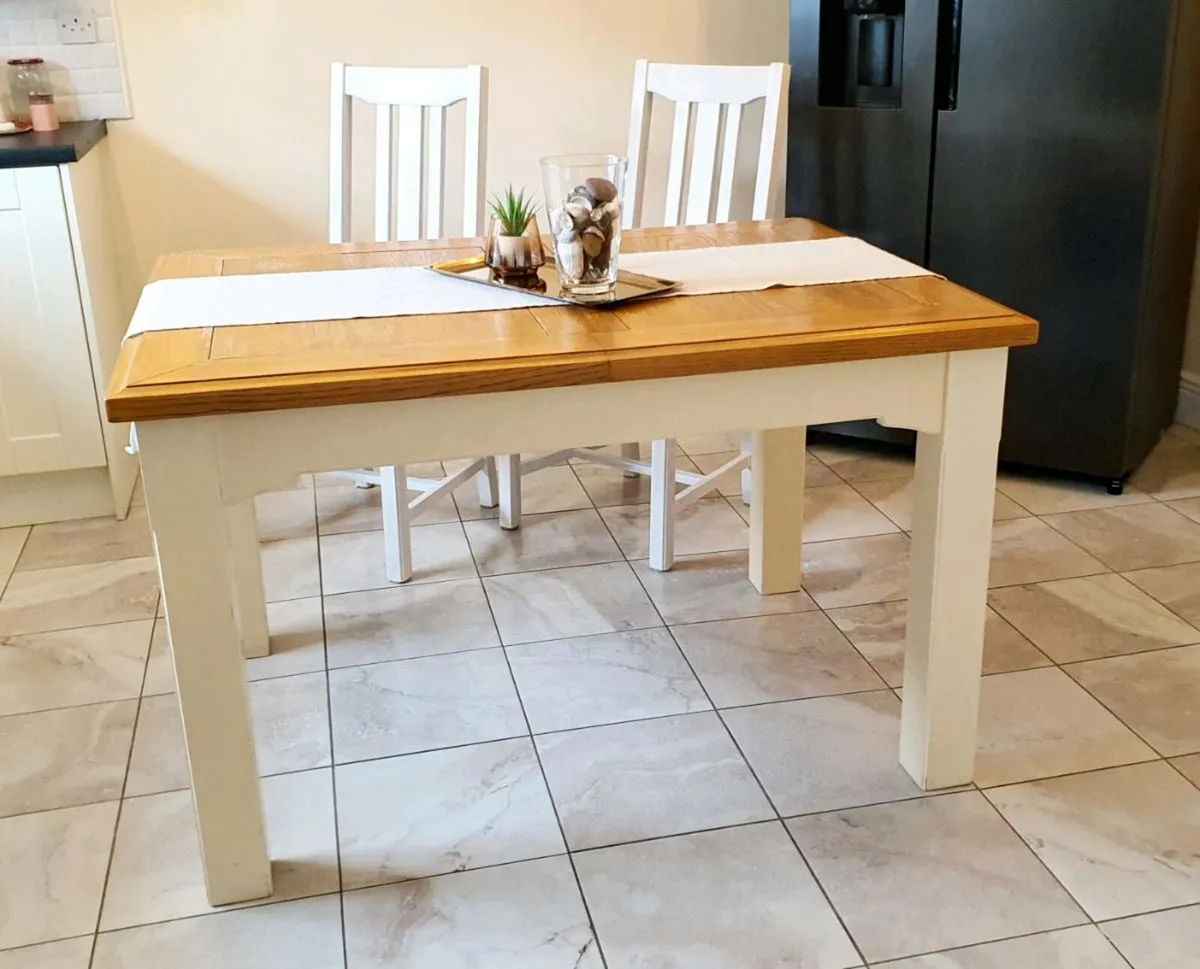 Extendable solid wood table and 4 chairs - Image 4