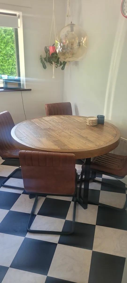 Solid wood kitchen table - Image 1