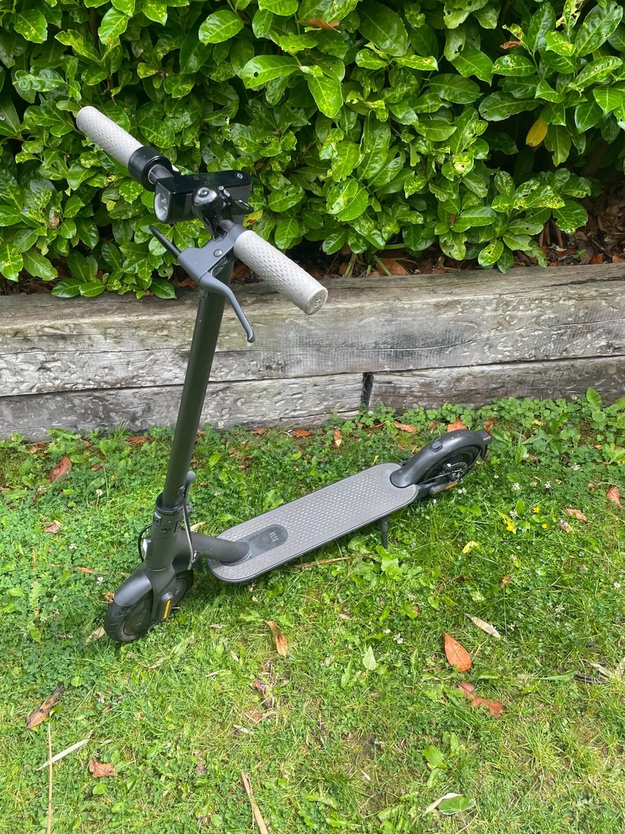 Xiaomi Mi Electric Scooter Pro 2 - Image 3