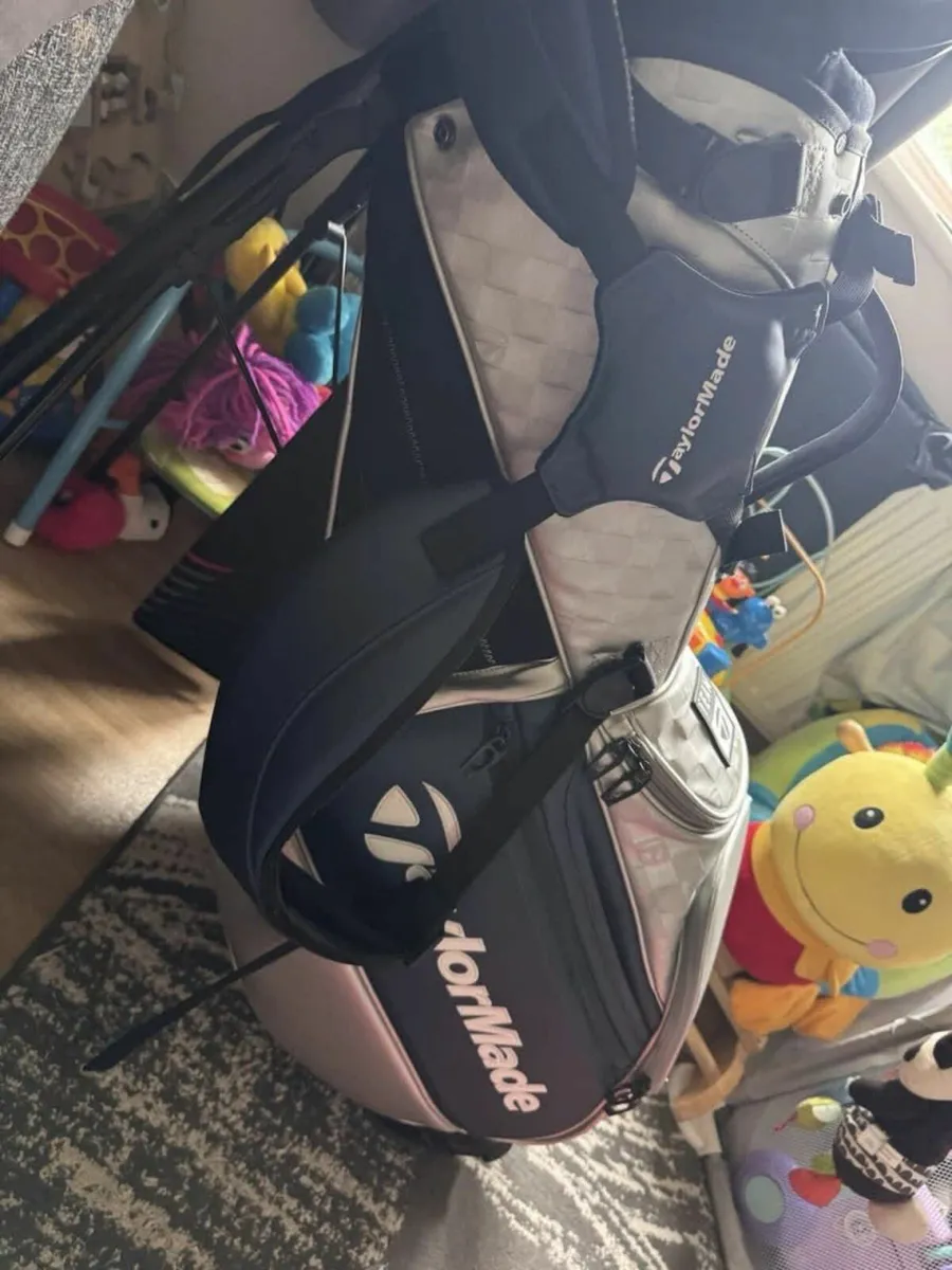 Taylormade Qi10 Tour Stand Bag - Image 1