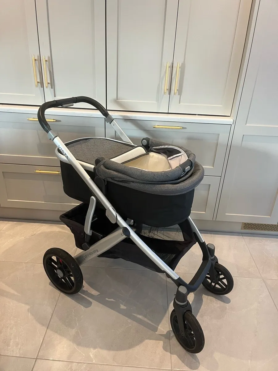 Uppa baby vista and accessories - Image 1