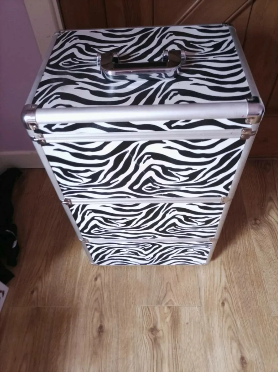 Mobile Beauty Box - Large - 3 Tiers - Image 1