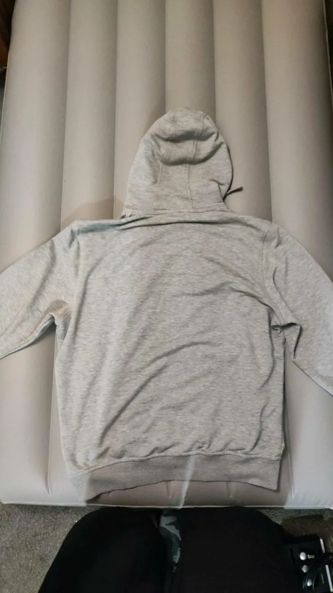 Oversized Grey LA Lakers Hoodie - Comfortable - Image 2