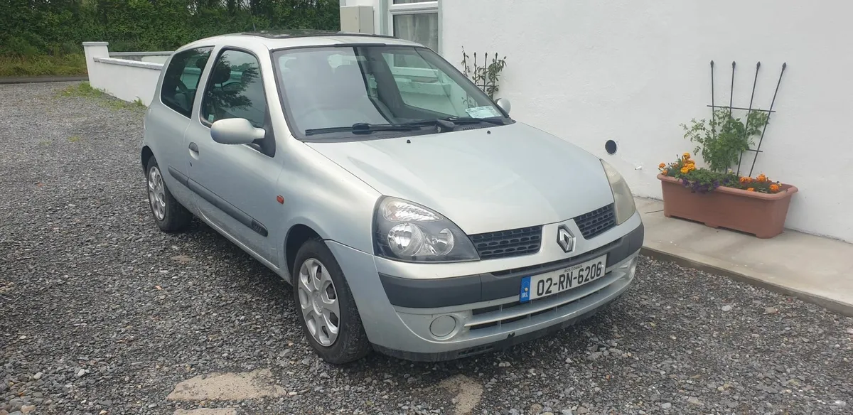 Renault Clio 2002 - Image 1