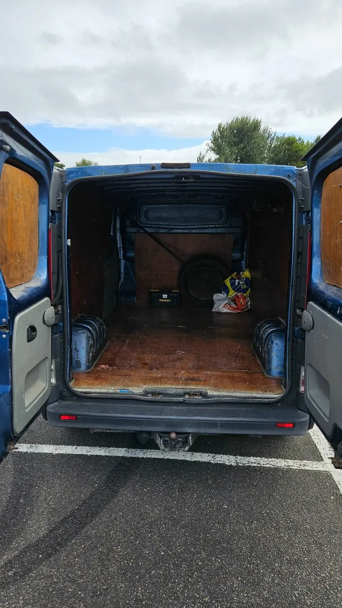 Opel Vivaro 2007  2L  CDTI - Image 3