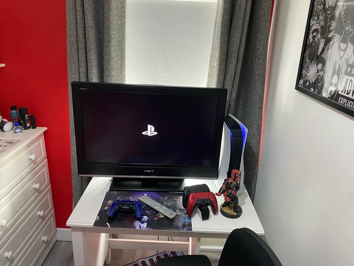 32 inch TV - Image 1
