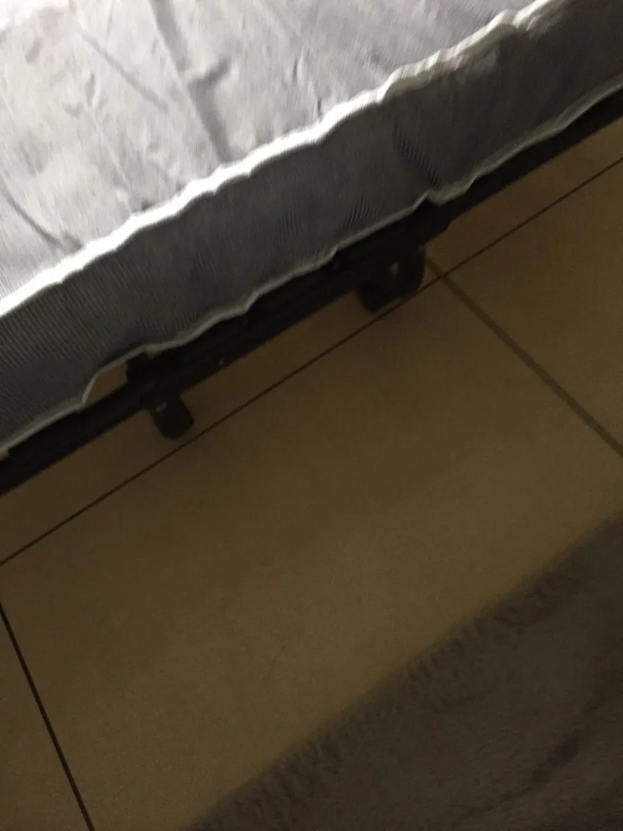 Folding single bed - Image 1