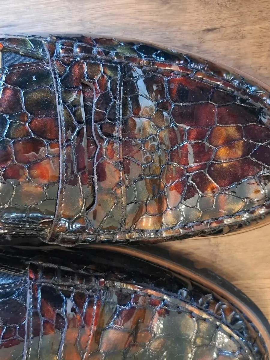 Brown crocodile pattern ladies shoes - Image 4
