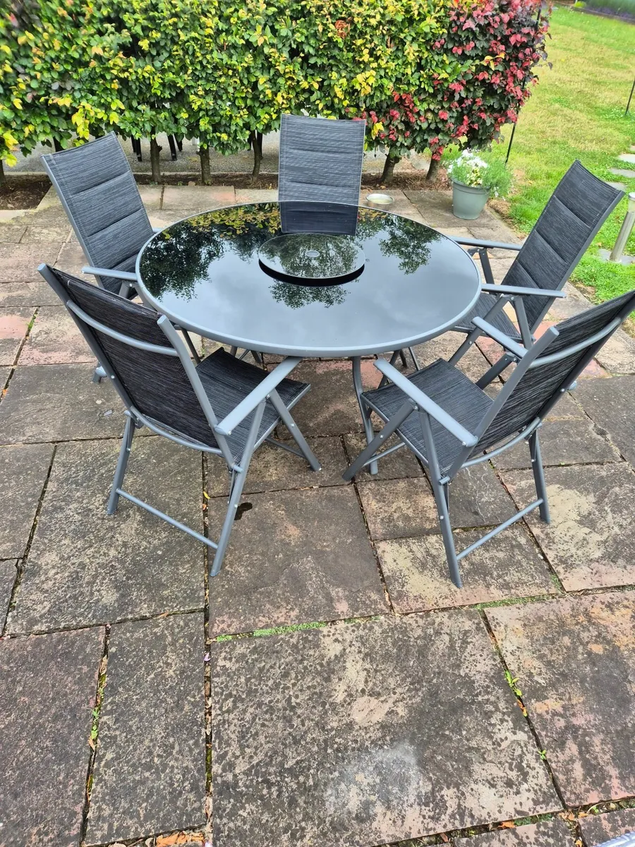 Garden table and  5 Chairs - Image 1