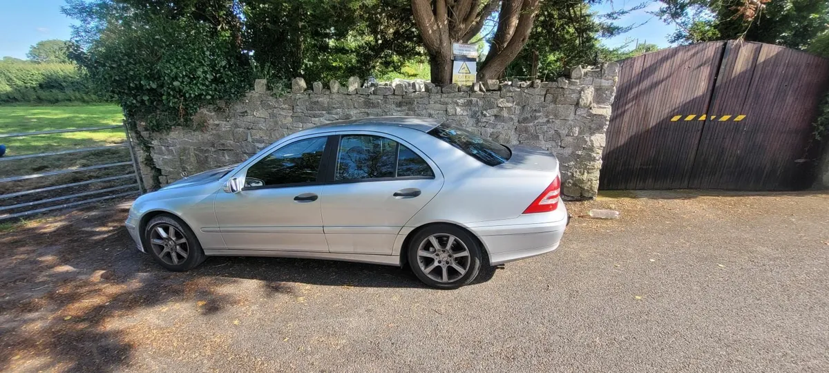 Mercedes-Benz C-Class 2006 - Image 2