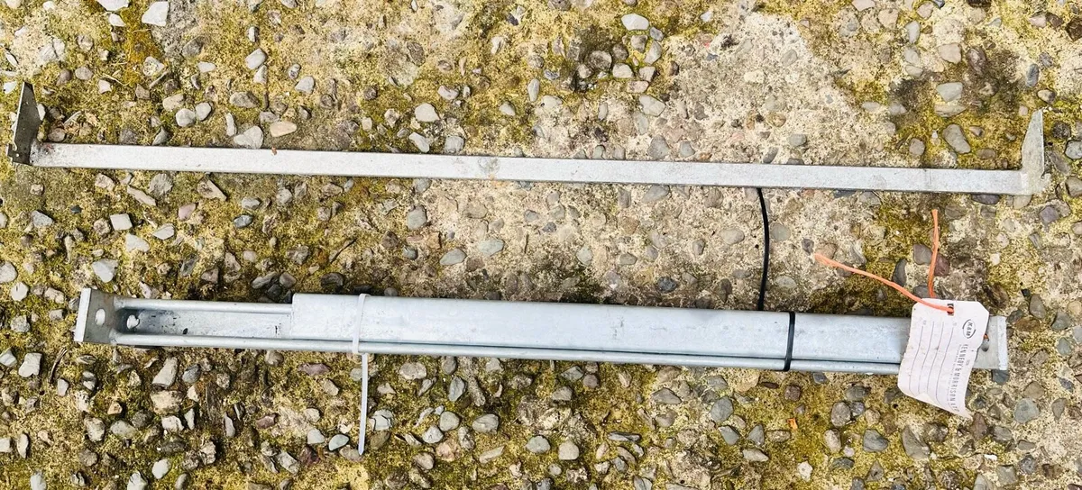 Three aluminium columns - Image 3