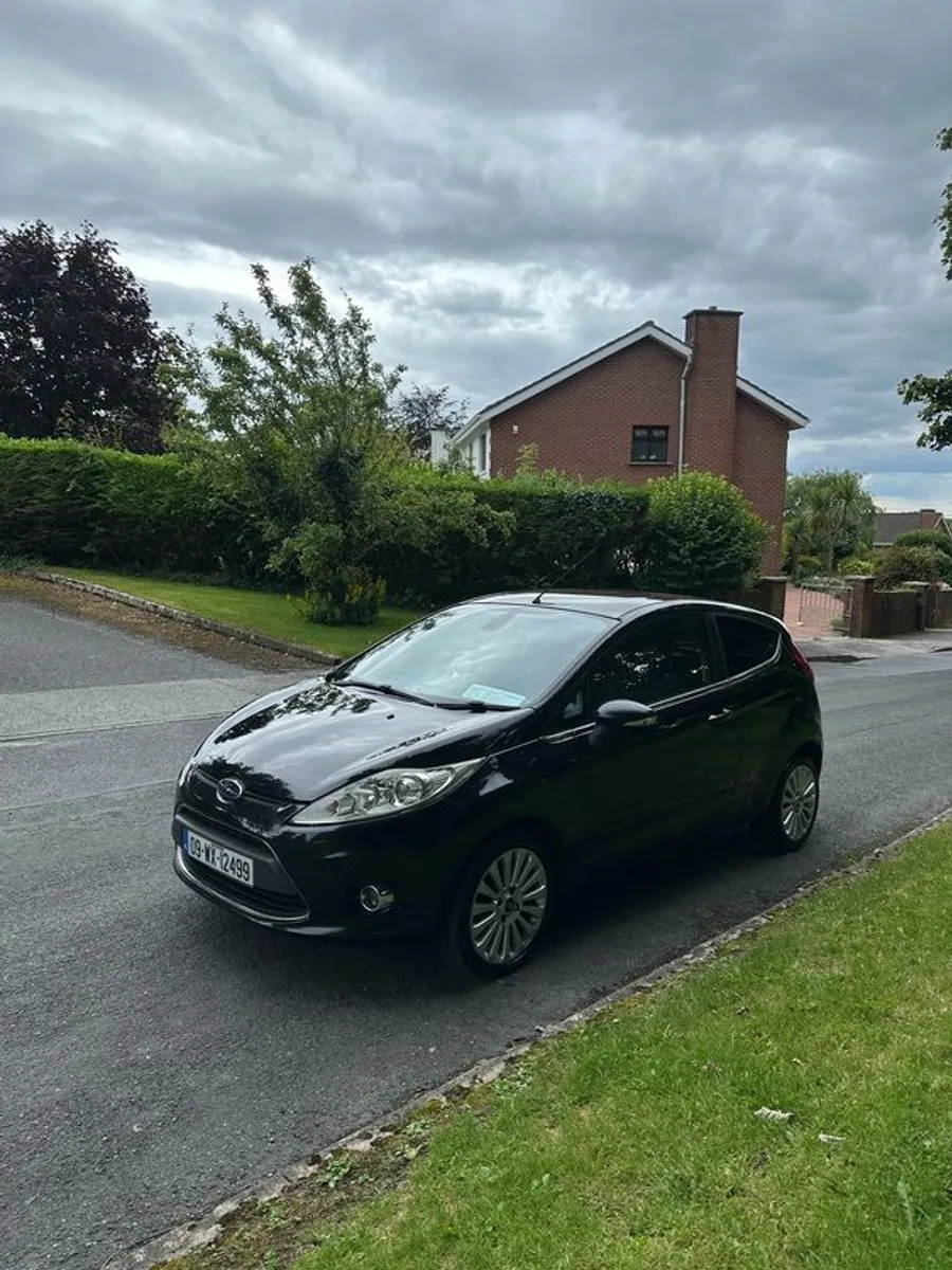 2009 Ford Fiesta - Image 2