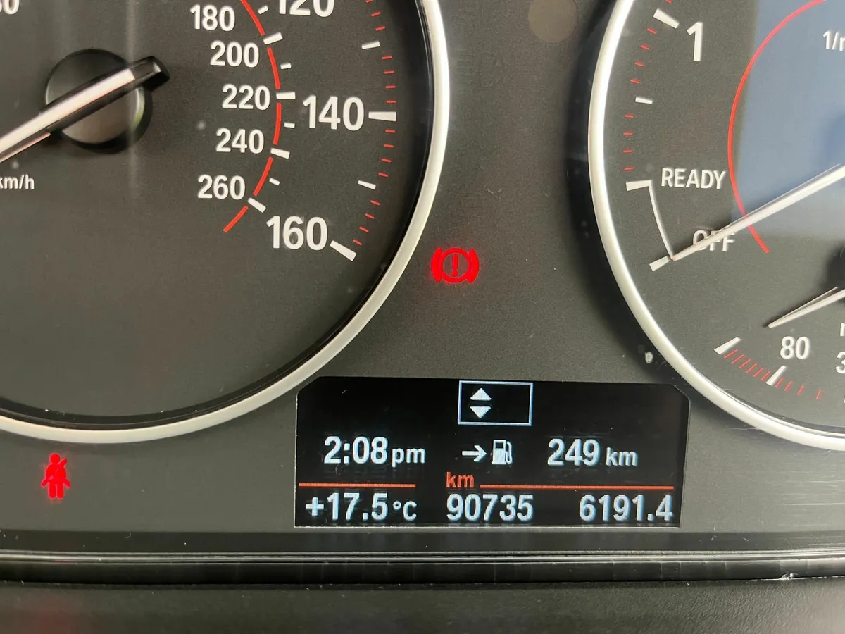 BMW 3-Series 2014 - Image 2