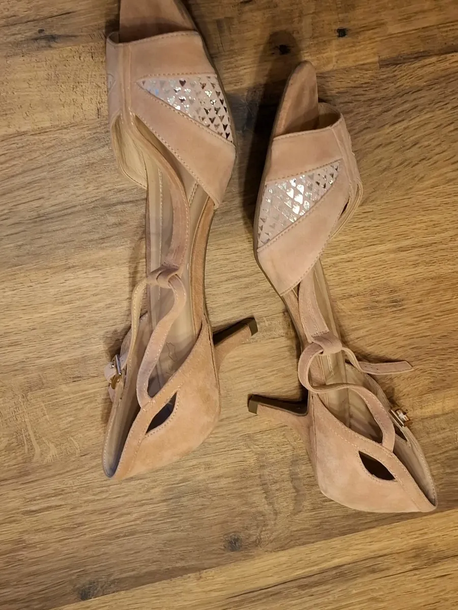 Nude kitten heel ladies shoes size 8 w - Image 3