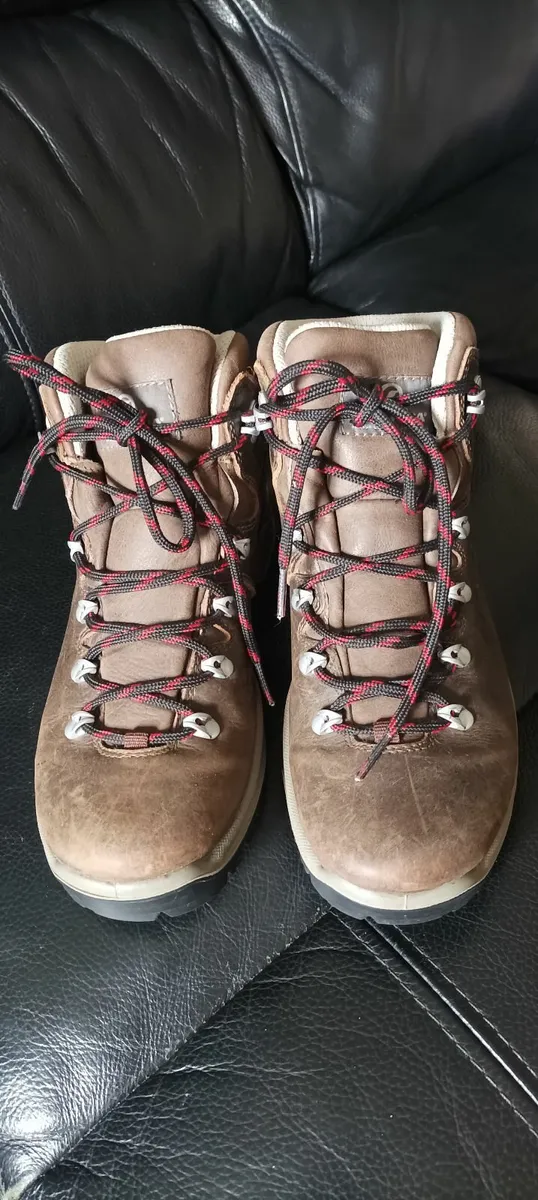 SCARPA Hiking Boots size 5 - Image 1