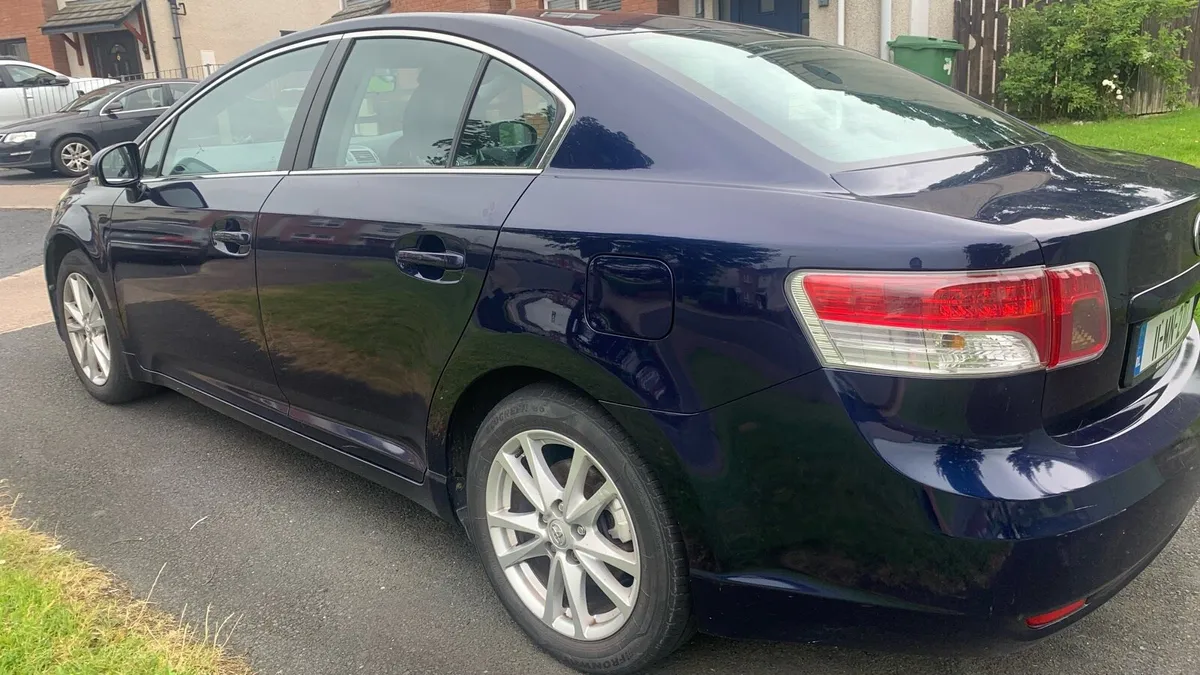 Toyota Avensis 2011 - Image 1