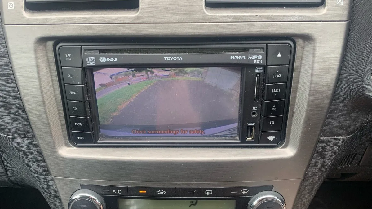 Toyota Avensis 2011 - Image 2