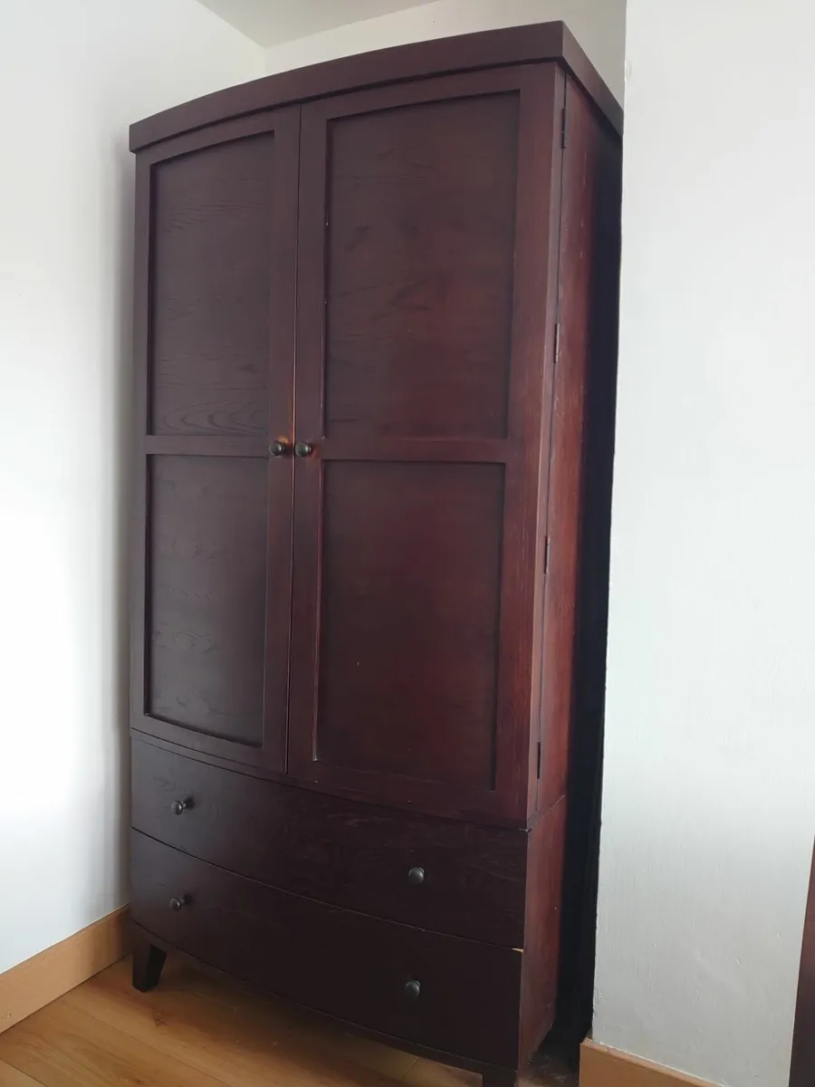 Bedroom furniture set - Image 1