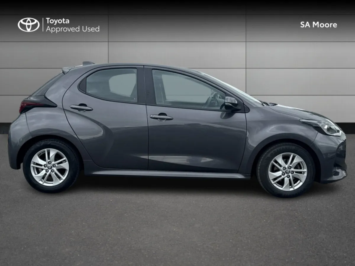 Toyota Yaris 1.0 LUNA - Image 3