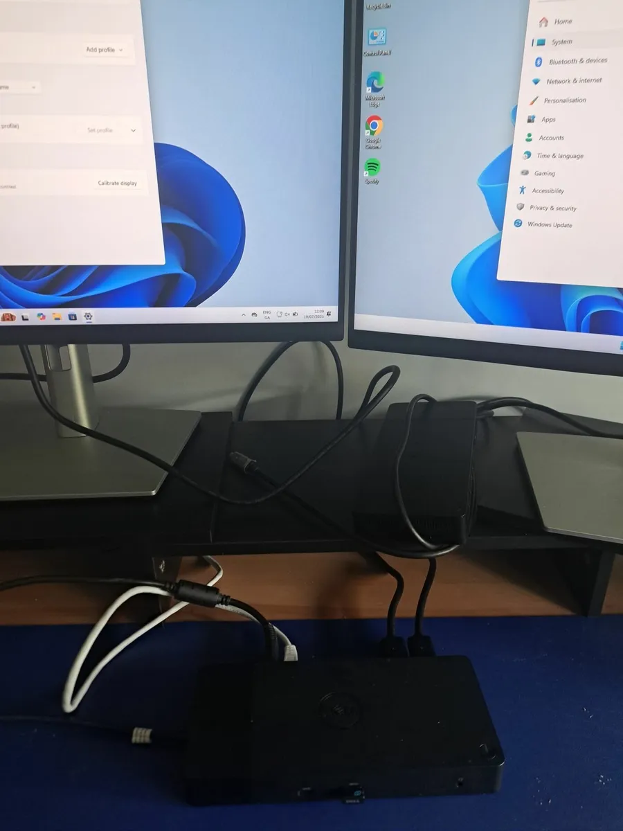 Various Computer Accessories (Monitors/Docks) - Image 1