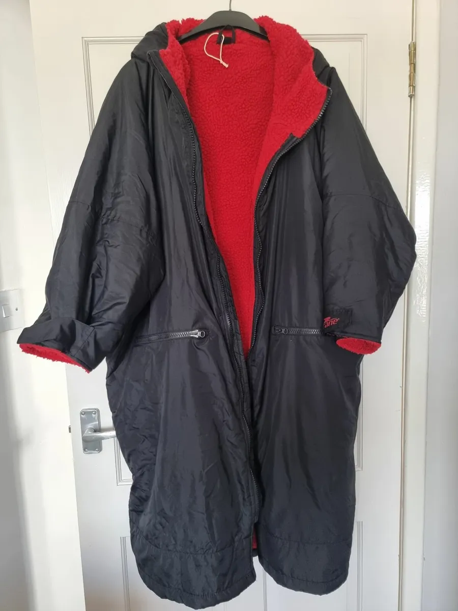 Changing robe/dry robe - Image 1