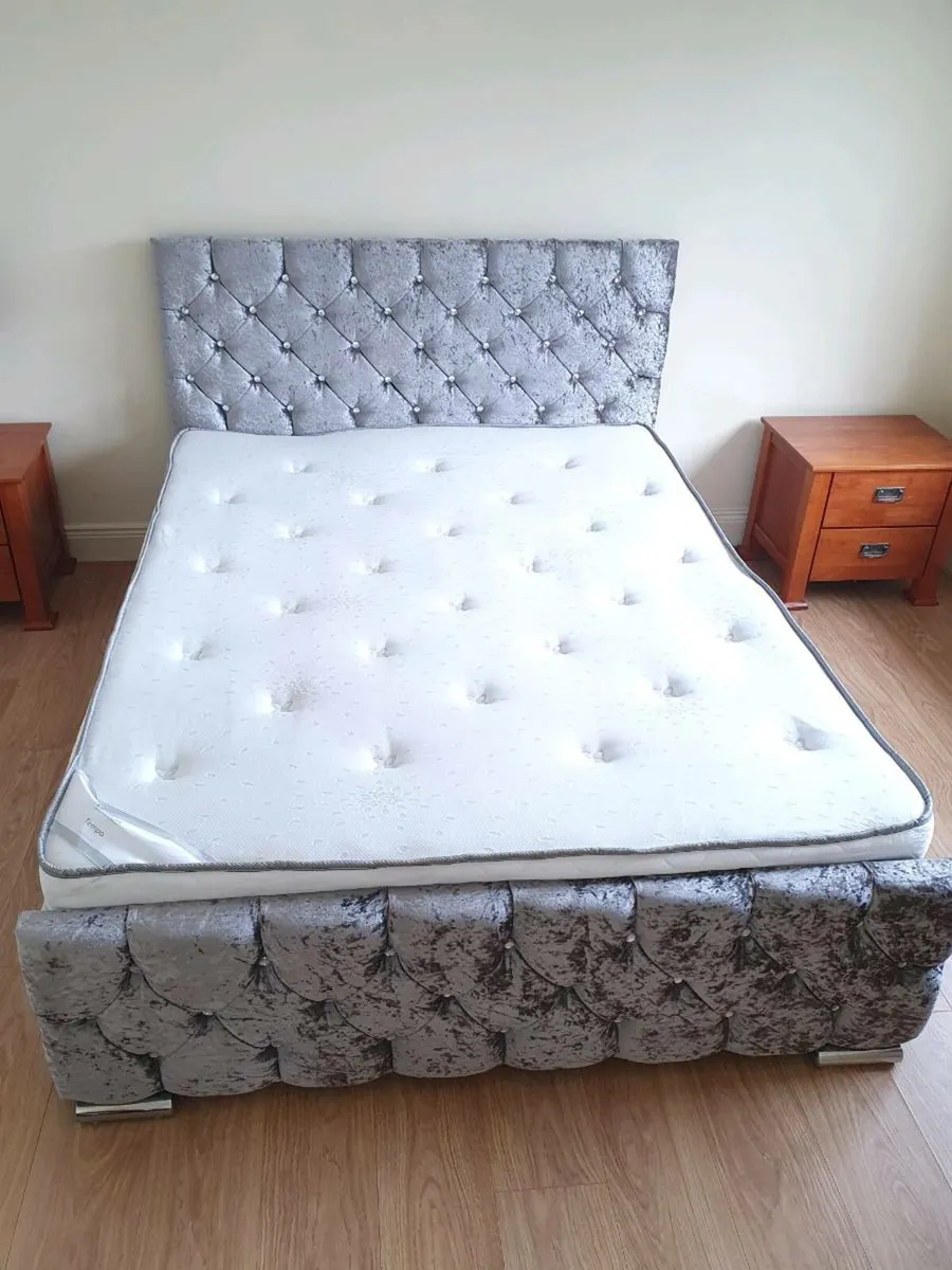 King bed, Double bed and chest of drawers - Image 1