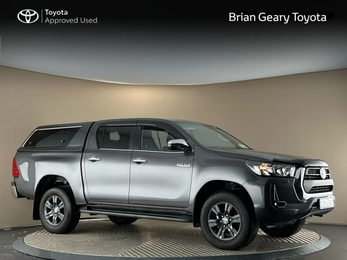 Toyota Hilux 2.8 SR5 DOUBLE CAB - Image 1