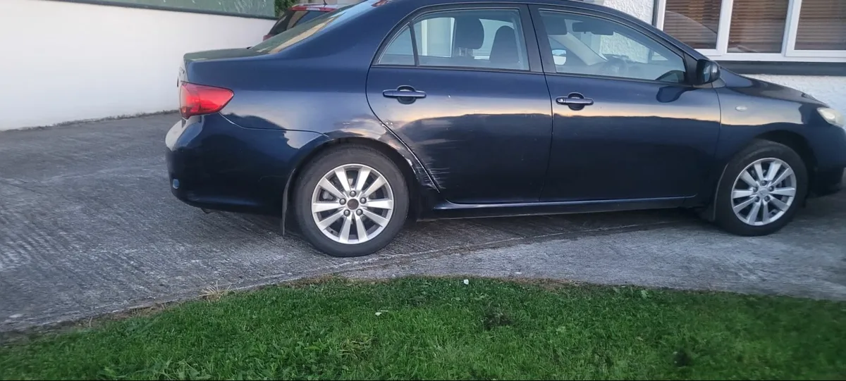 Toyota Corolla 2010 - Image 1