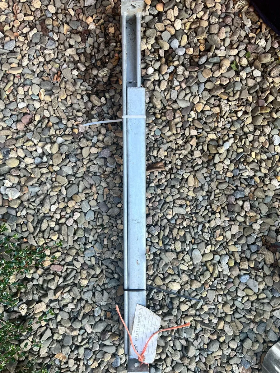 Three aluminium columns - Image 1