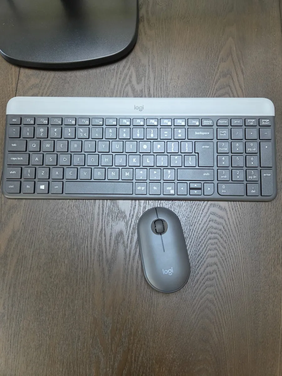Lenovo PC, 2 x screens, wireless keyboard & mouse - Image 4