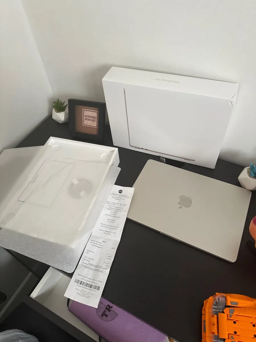 Macbook Air M2 - Image 1
