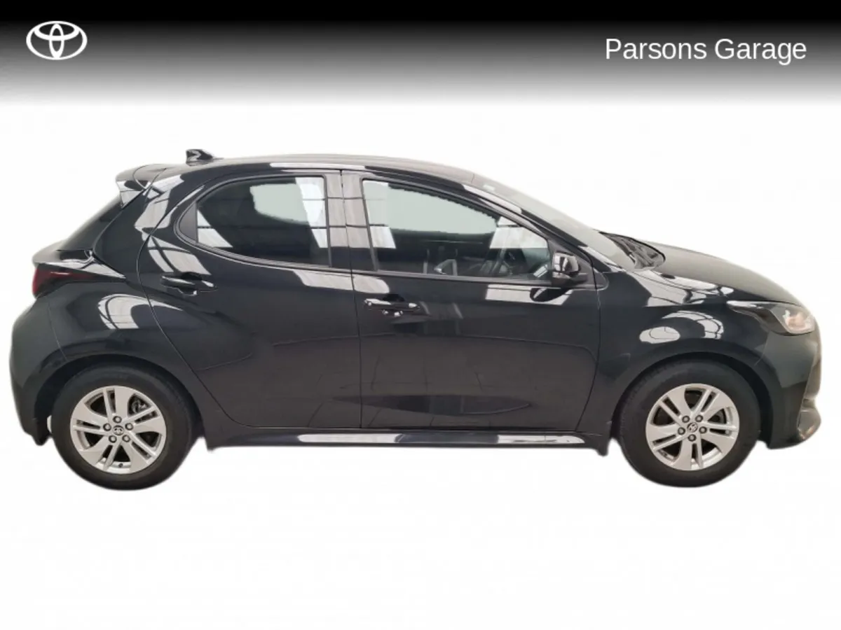 Toyota Yaris YARIS HYBRID 1.5 LUNA - Image 2
