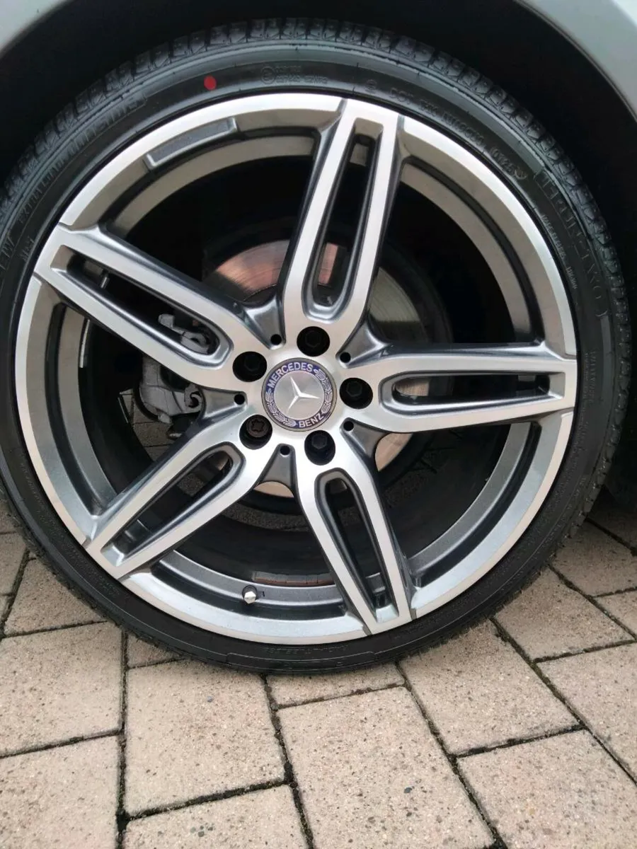 Mercedes Benz E220 - Image 4