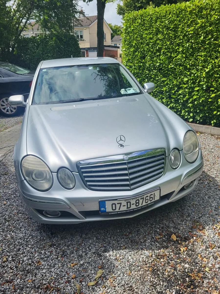 Mercedes-Benz E-Class 2007 - Image 2
