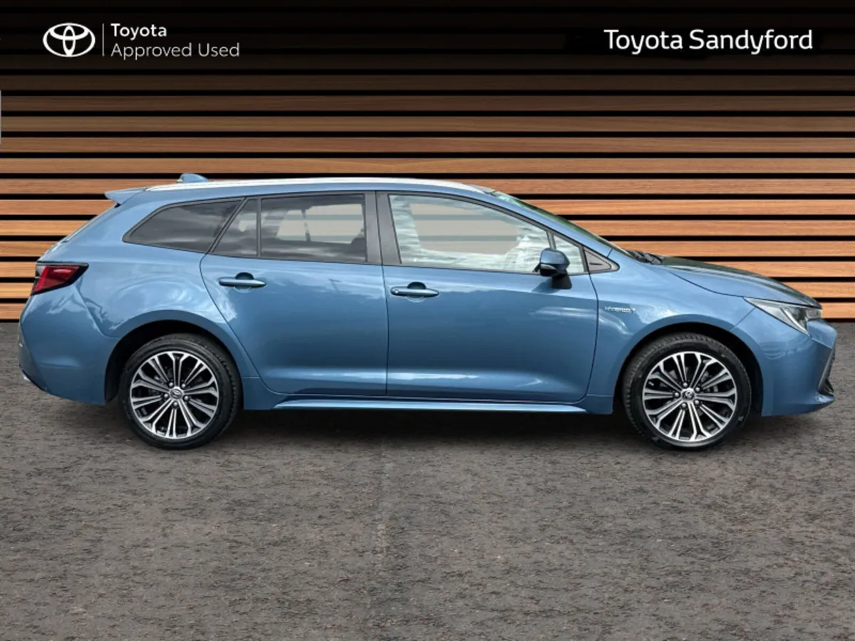 Toyota Corolla TOURING SPORT SOL HYBRID // REAR CA - Image 3