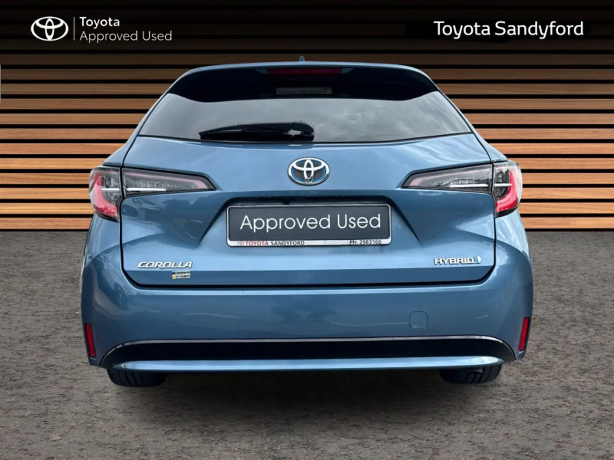 Toyota Corolla TOURING SPORT SOL HYBRID // REAR CA - Image 4