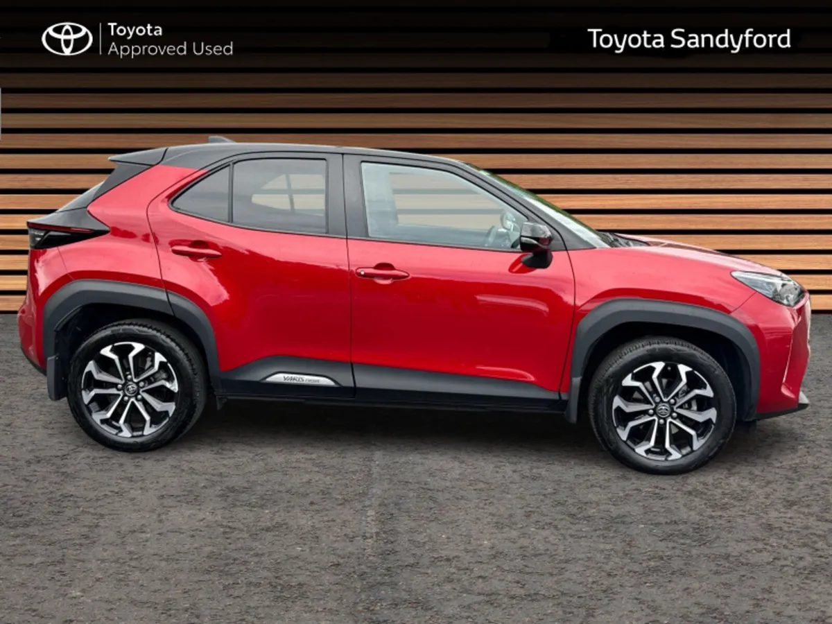 Toyota Yaris Cross LUNA SPORT // REAR CAMERA // SM - Image 3