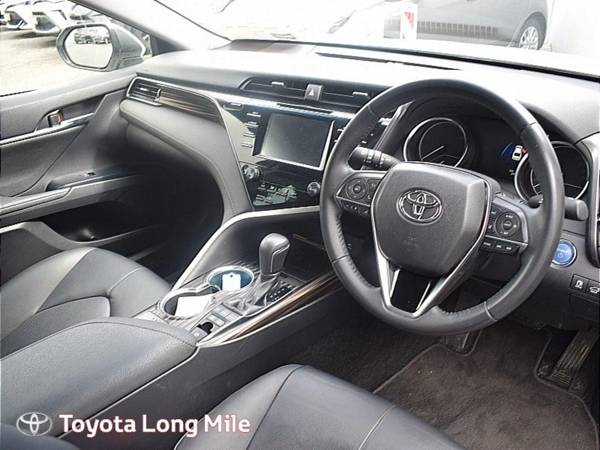 Toyota Camry 2.5 Hybrid Platinum 4dr - Image 4