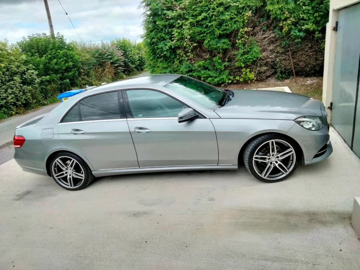 Mercedes Benz E220 - Image 2