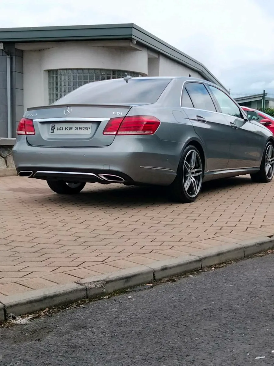 Mercedes Benz E220 - Image 3