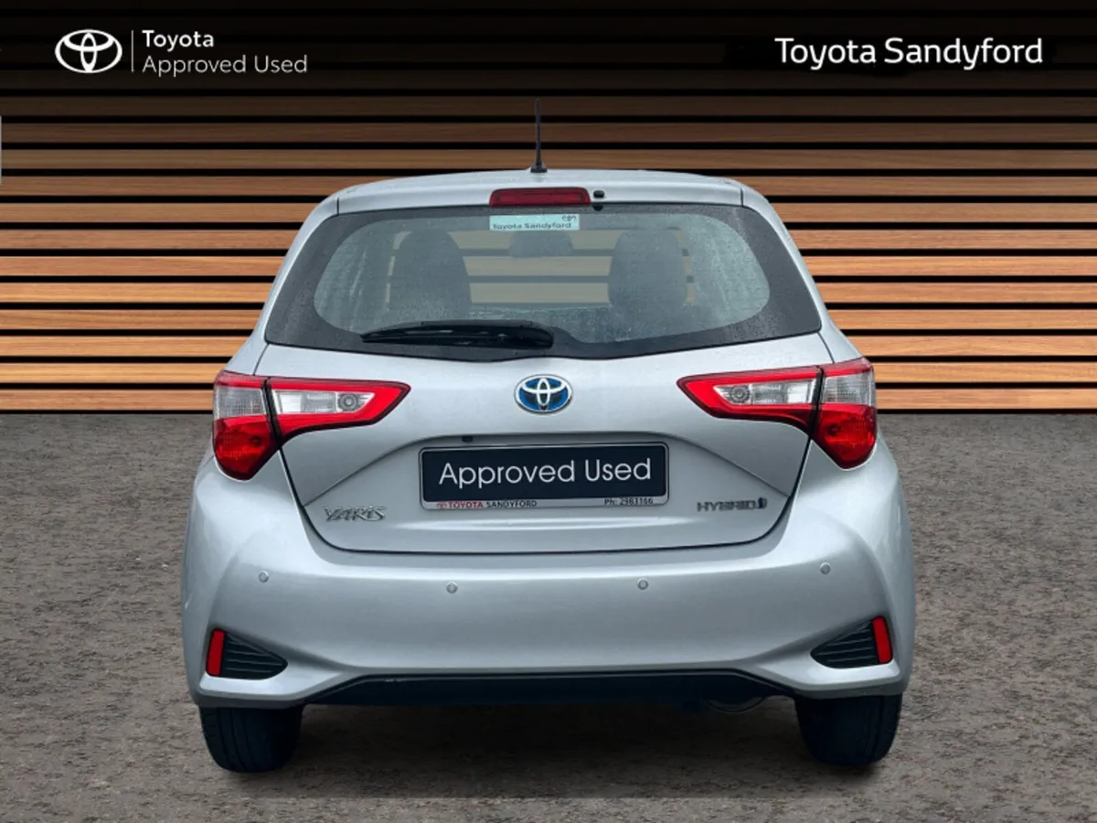 Toyota Yaris HYBRID LUNA // REAR CAMERA & PARK ASS - Image 4