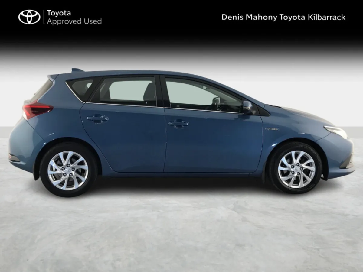 Toyota Auris 1.8 HYBRID LUNA  AUTO - Image 3