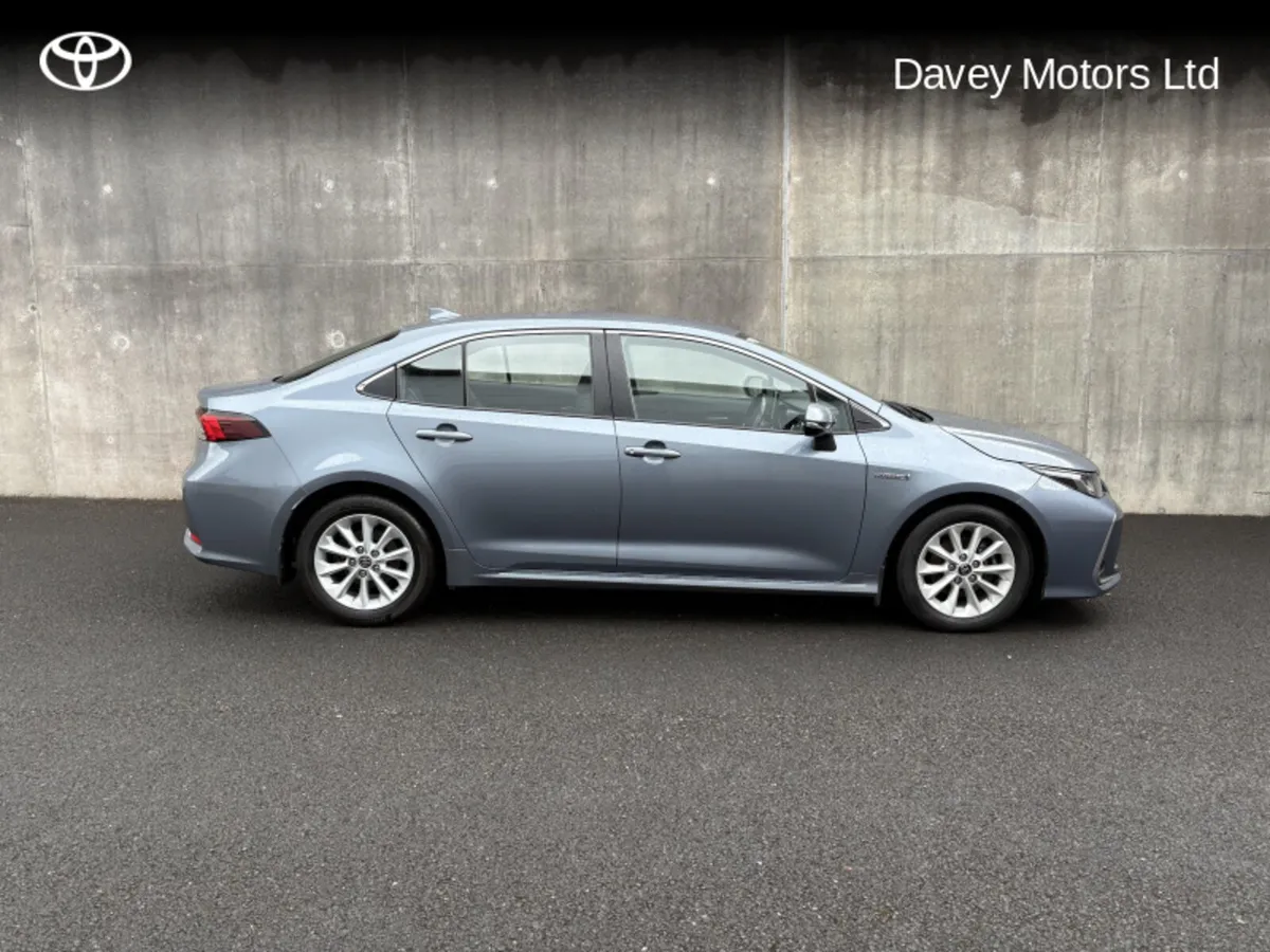 Toyota Corolla COROLLA HYB LUNA SALOON - Image 3