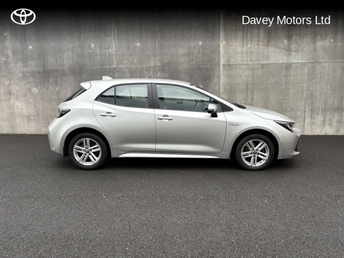 Toyota Corolla HYBRID LUNA H/B 4DR AUTO A - Image 3