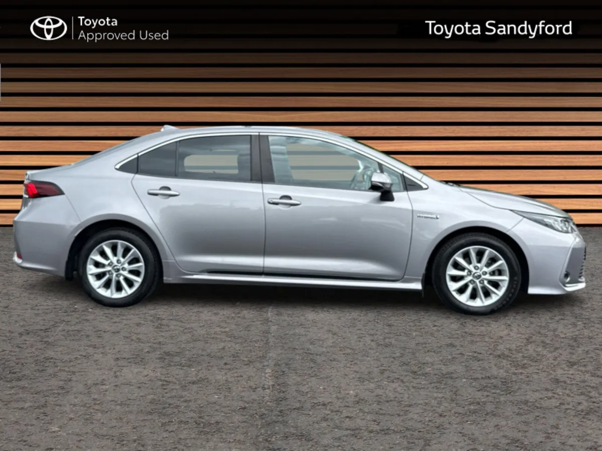 Toyota Corolla HYBRID LUNA SALOON // REAR CAMERA / - Image 3