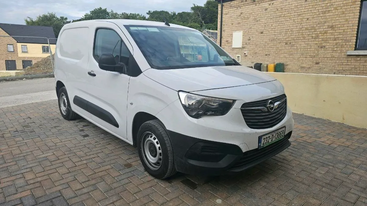 Opel Combo 1.5 2023 - Image 1