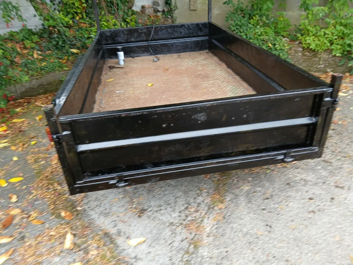 Trailer - Image 1